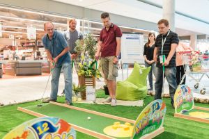 Minigolf_mit_Prohaska_c_Robert_Fritz_huma_eleven